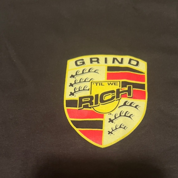 NWOT Men's "Grind Til We Rich" Porsche Logo XS Tee (G3) - Picture 4 of 4